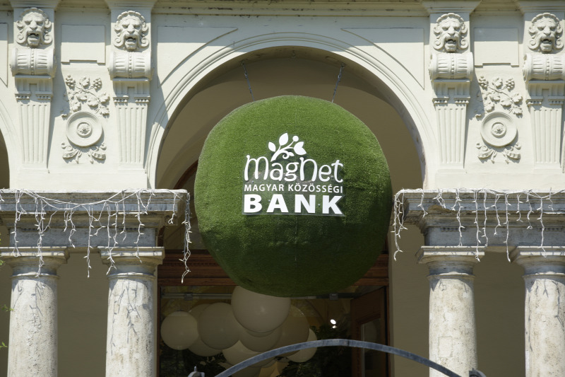 magnet-kozossegi-haz-magnet-bank
